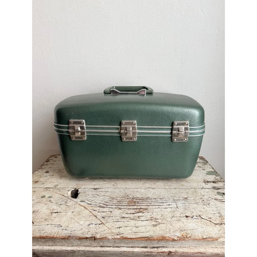 Vintage Green Hard Shell Train Case Makeup Vanity Travel Luggage Box